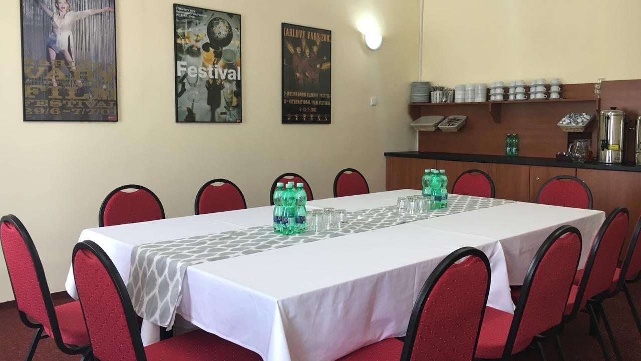 Pension Village Karlowe Wary Zewnętrze zdjęcie