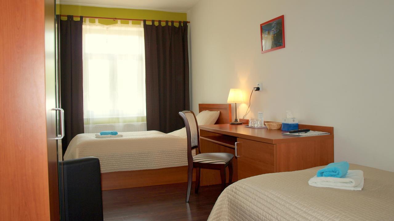Pension Village Karlowe Wary Zewnętrze zdjęcie