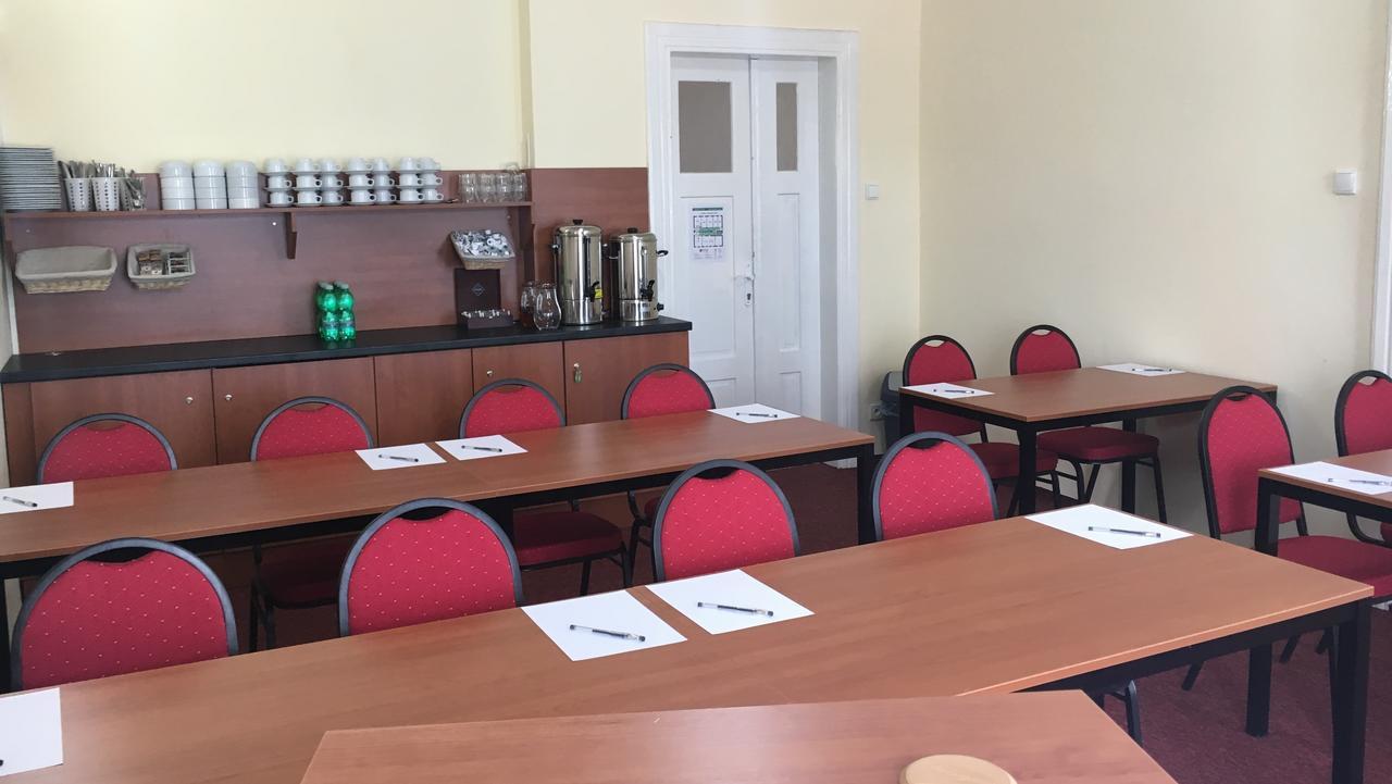 Pension Village Karlowe Wary Zewnętrze zdjęcie