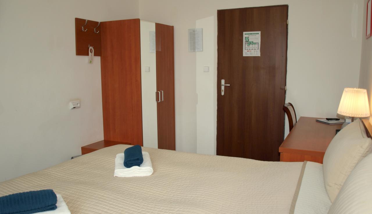 Pension Village Karlowe Wary Zewnętrze zdjęcie