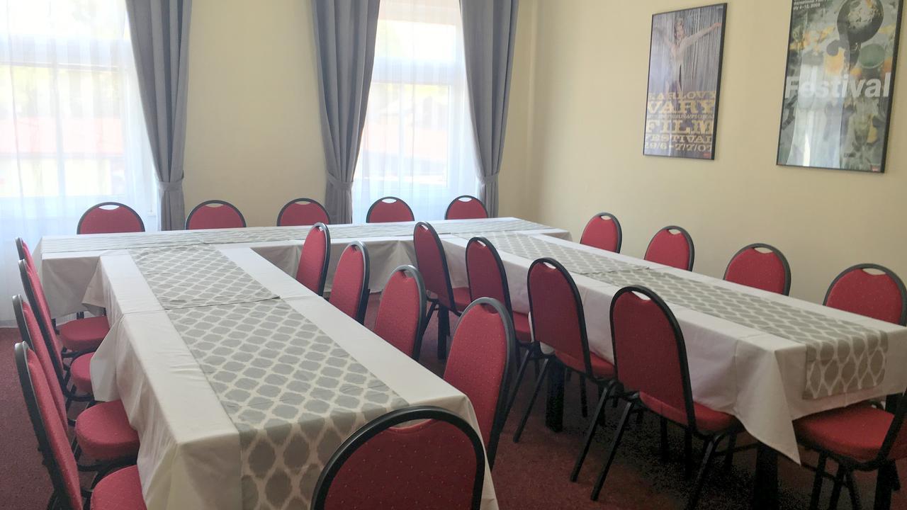 Pension Village Karlowe Wary Zewnętrze zdjęcie