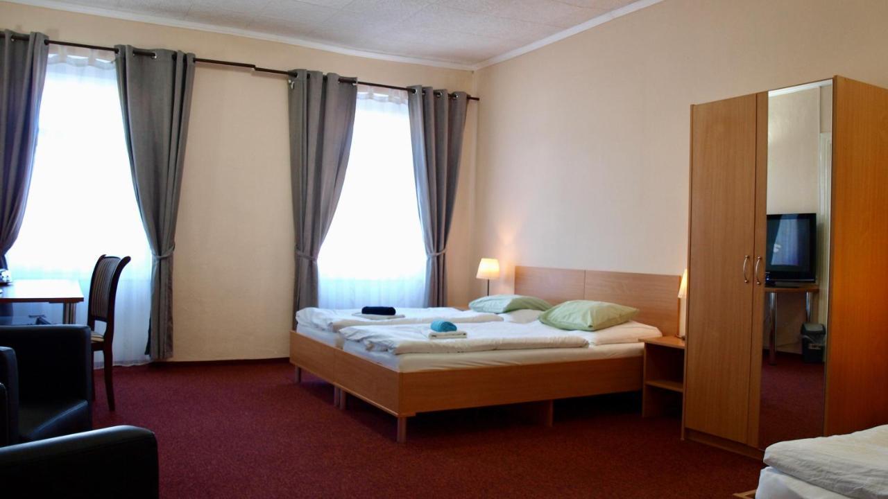 Pension Village Karlowe Wary Zewnętrze zdjęcie