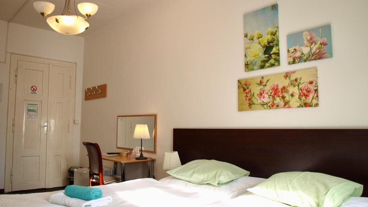 Pension Village Karlowe Wary Zewnętrze zdjęcie