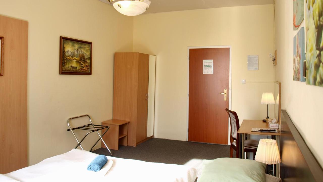 Pension Village Karlowe Wary Zewnętrze zdjęcie